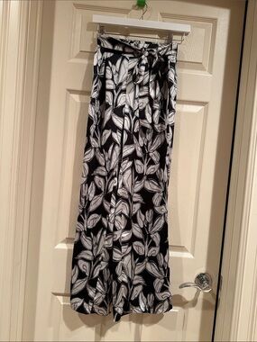 Sincerly Jules Black Pants with White Leaf Print